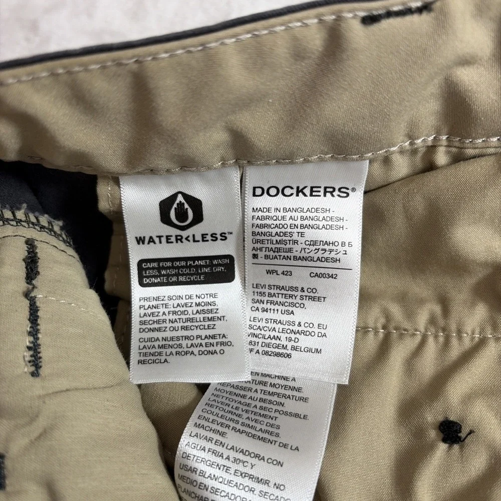 DockERS Men's Dark Gray Straight Fit Flat Front Khakis Chinos 46‎